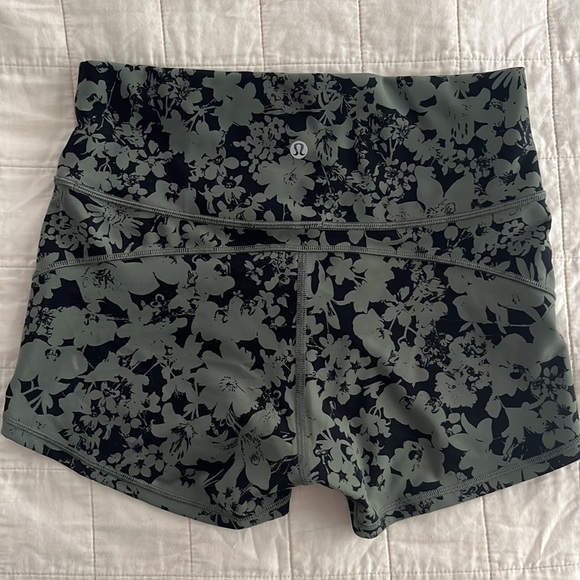 Lululemon In Movement Short - Picture 3 of 6